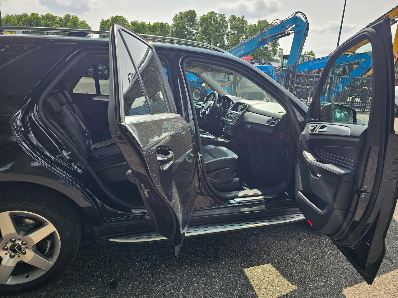 SUV/ Geländewagen Mercedes Benz ML 350 Bluetec AMG: das Bild 14