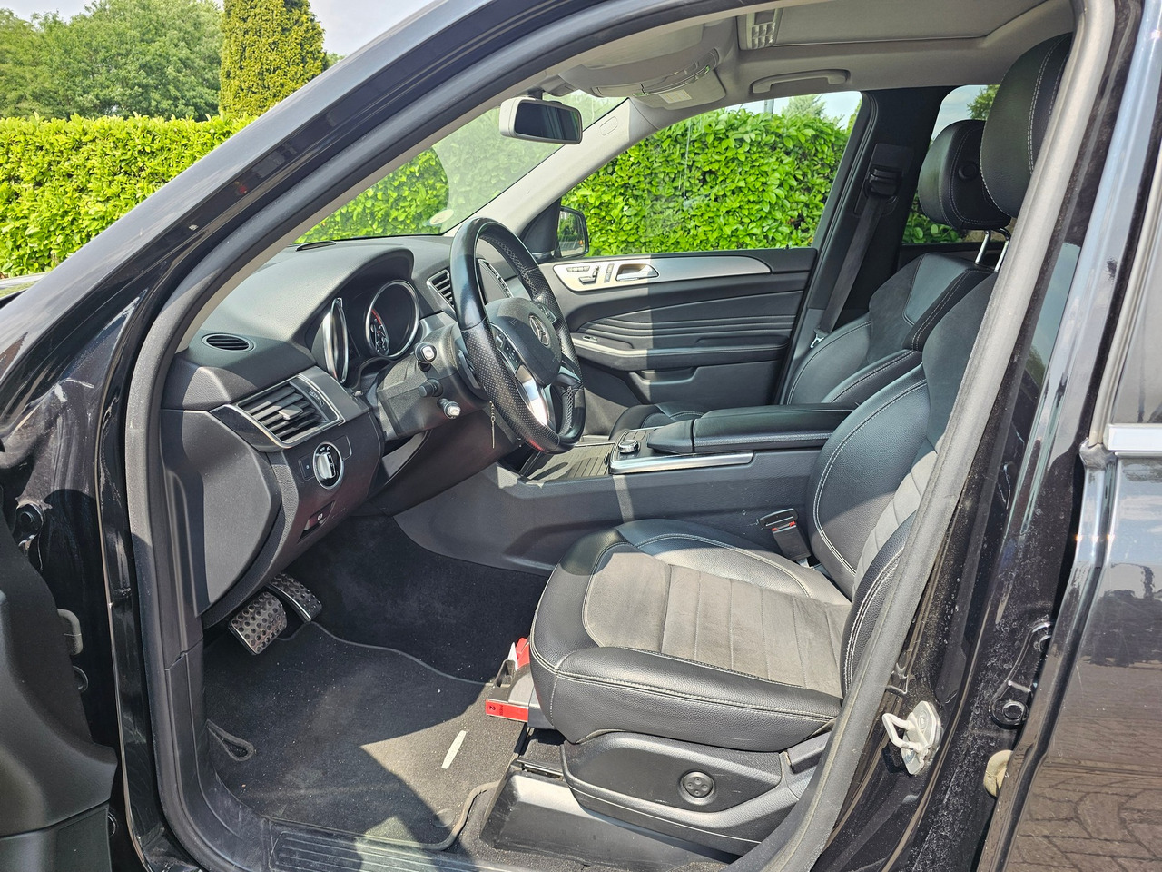 SUV/ Geländewagen Mercedes Benz ML 350 Bluetec AMG: das Bild 10