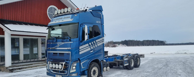 Volvo FH750 6x4 nostotelillä - Fahrgestell LKW: das Bild 1 Volvo FH750 6x4 nostotelillä - Fahrgestell LKW: das Bild 1