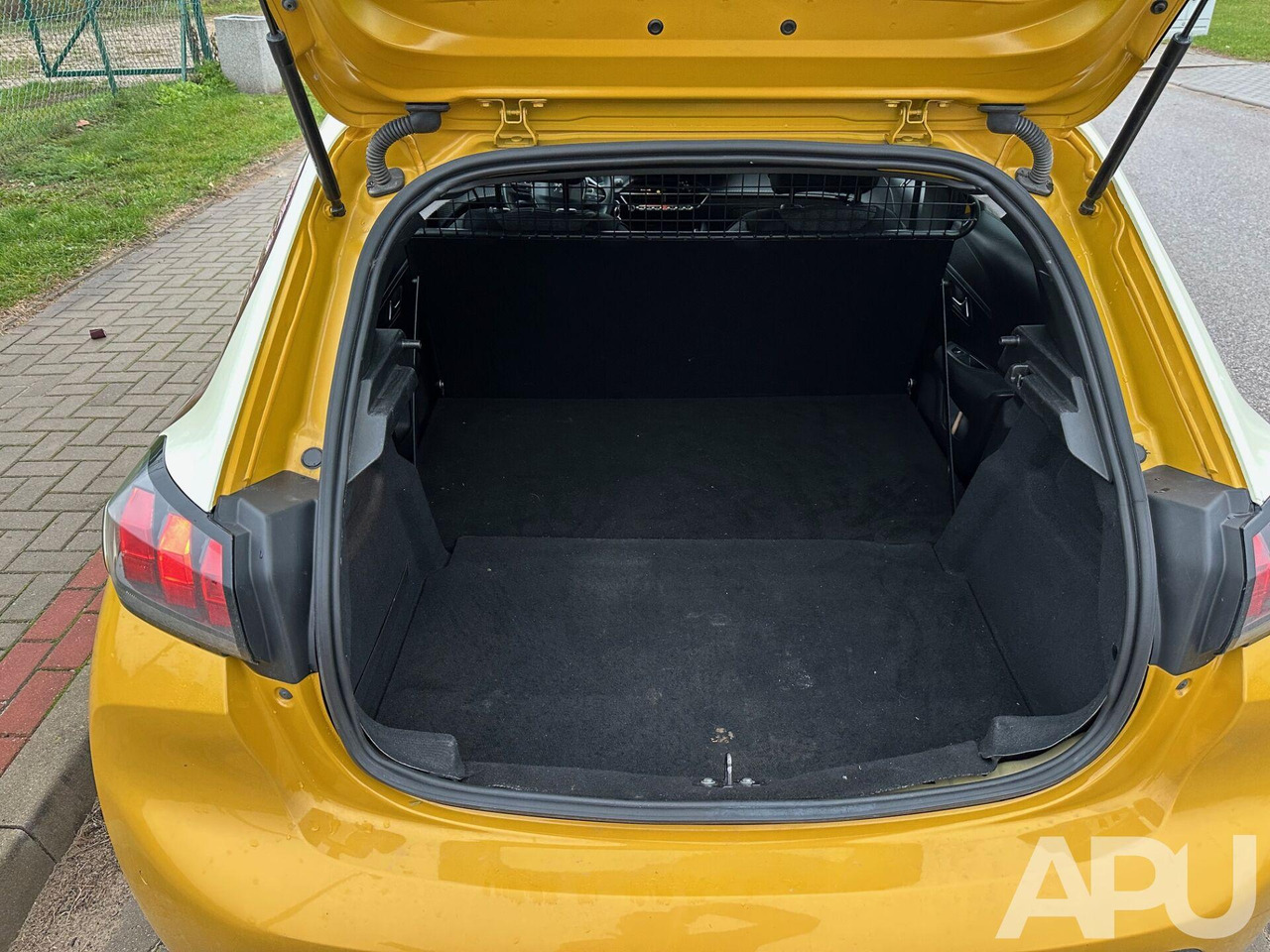 PKW PEUGEOT 208 1,2 VAN: das Bild 17 PKW PEUGEOT 208 1,2 VAN: das Bild 17