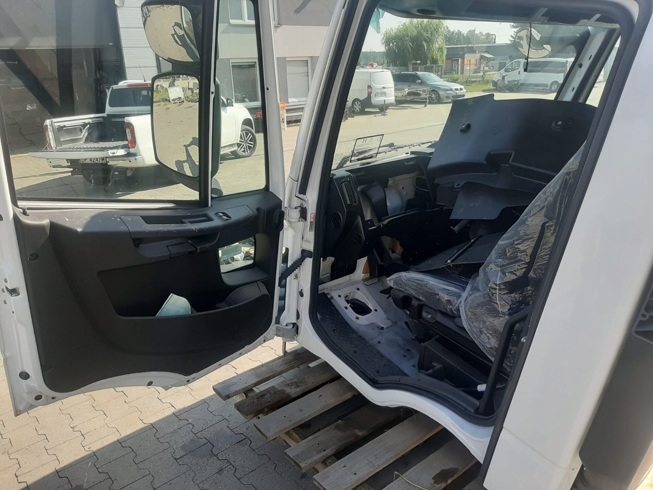 IVECO EUROCARGO 150-280 EURO 5-6 CABIN 4X2 NEW AUTOMATIC 000135A - Fahrerhaus für LKW: das Bild 3 IVECO EUROCARGO 150-280 EURO 5-6 CABIN 4X2 NEW AUTOMATIC 000135A - Fahrerhaus für LKW: das Bild 3