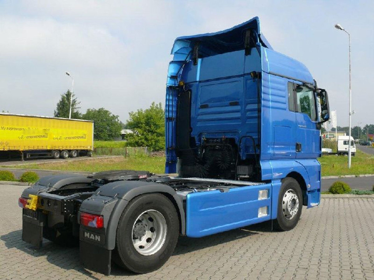 MAN TGA TGX ZIJSKIRT SET WB 3600MM EURO 3-5 PRIMER 000078 - Karosserie und Außen für LKW: das Bild 4 MAN TGA TGX ZIJSKIRT SET WB 3600MM EURO 3-5 PRIMER 000078 - Karosserie und Außen für LKW: das Bild 4