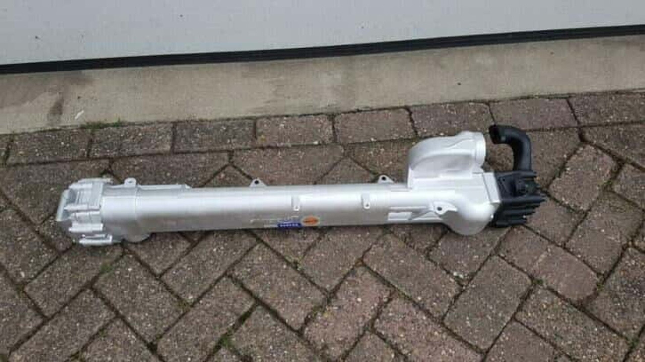 Nieuw MAN TAG D26 EGR recirkulator met houder 51081007141 - AGR-Kühler für LKW: das Bild 4 Nieuw MAN TAG D26 EGR recirkulator met houder 51081007141 - AGR-Kühler für LKW: das Bild 4