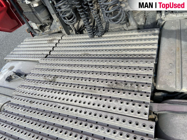 MAN TGX 26.470 6x2/2 BL SA "Retarder / 700 l Tank" - Sattelzugmaschine: das Bild 4 MAN TGX 26.470 6x2/2 BL SA "Retarder / 700 l Tank" - Sattelzugmaschine: das Bild 4
