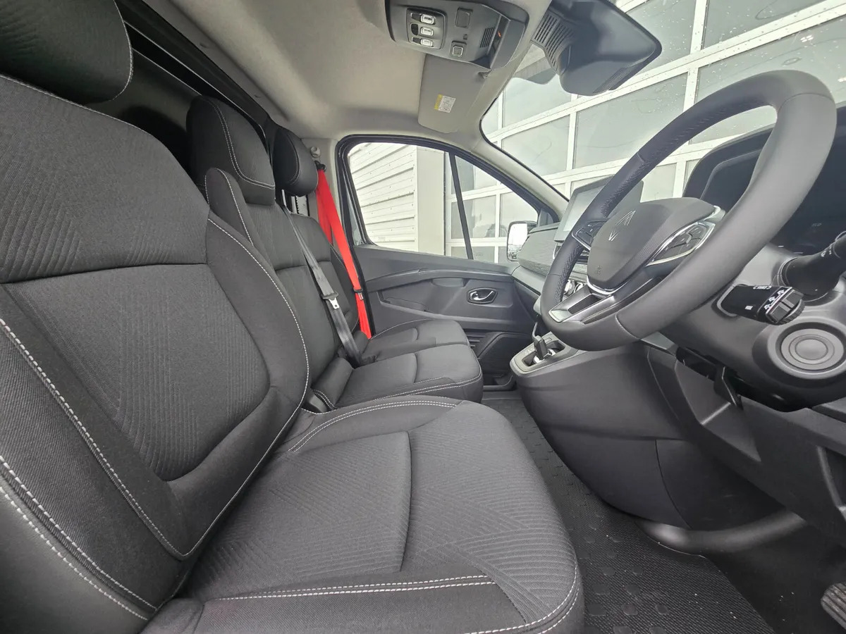 Kastenwagen, Zustand - NEU NEW Renault Trafic Exclusive 170BHP/150BHP Auto White: das Bild 9