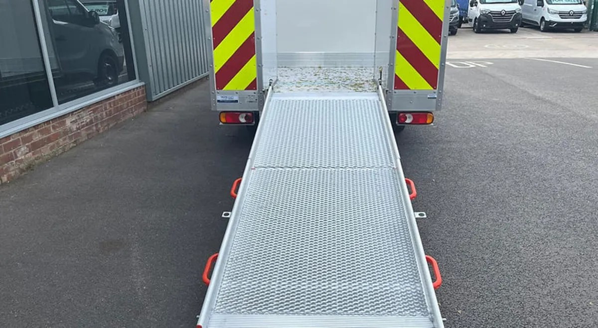 2024 Renault Trafic with Traffic Management Spec body - Transporter: das Bild 3 2024 Renault Trafic with Traffic Management Spec body - Transporter: das Bild 3