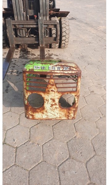 Deutz-Fahr 4006-5206 - Motorhaube für Landmaschine: das Bild 1 Deutz-Fahr 4006-5206 - Motorhaube für Landmaschine: das Bild 1