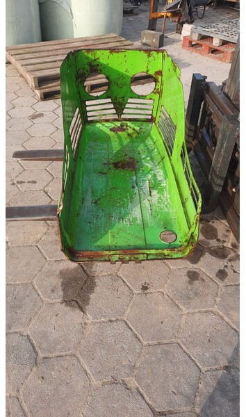 Deutz-Fahr 4006-5206 - Motorhaube für Landmaschine: das Bild 2 Deutz-Fahr 4006-5206 - Motorhaube für Landmaschine: das Bild 2