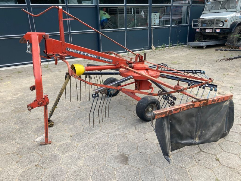 Deutz KS 90 Cirkelhark - Heuwender/ Wenderechen: das Bild 1 Deutz KS 90 Cirkelhark - Heuwender/ Wenderechen: das Bild 1