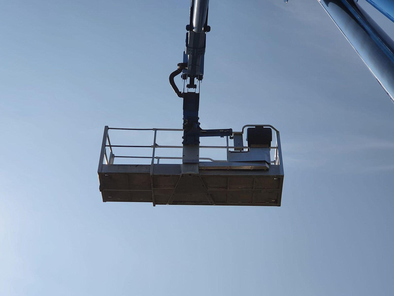 LKW mit Arbeitsbühne Iveco Eurocargo ML 180 E 24 - Bizocchi KJF 320 lifting basket 32 m: das Bild 8 LKW mit Arbeitsbühne Iveco Eurocargo ML 180 E 24 - Bizocchi KJF 320 lifting basket 32 m: das Bild 8