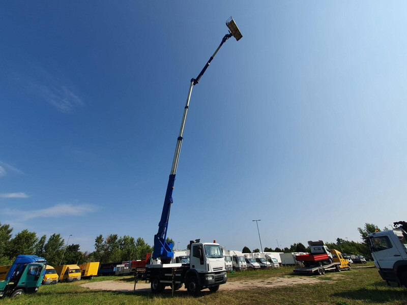 LKW mit Arbeitsbühne Iveco Eurocargo ML 180 E 24 - Bizocchi KJF 320 lifting basket 32 m: das Bild 6 LKW mit Arbeitsbühne Iveco Eurocargo ML 180 E 24 - Bizocchi KJF 320 lifting basket 32 m: das Bild 6