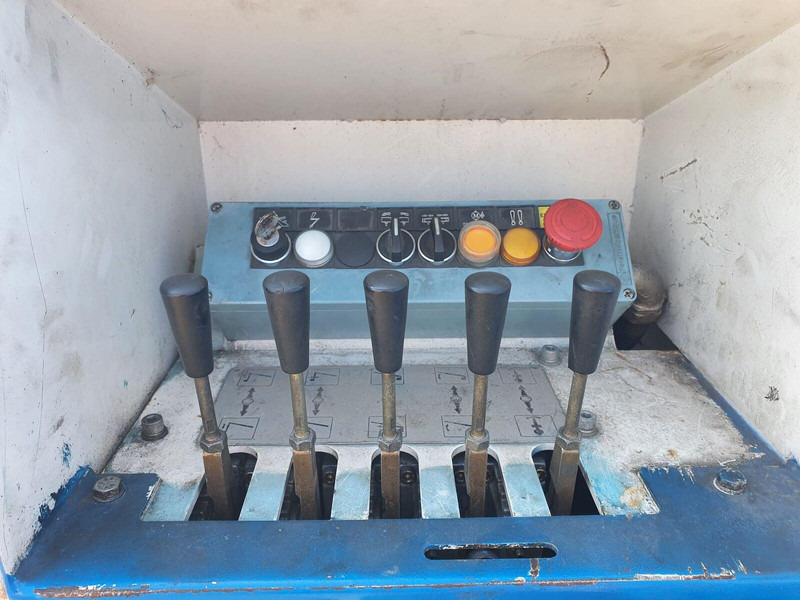 LKW mit Arbeitsbühne Iveco Eurocargo ML 180 E 24 - Bizocchi KJF 320 lifting basket 32 m: das Bild 19 LKW mit Arbeitsbühne Iveco Eurocargo ML 180 E 24 - Bizocchi KJF 320 lifting basket 32 m: das Bild 19