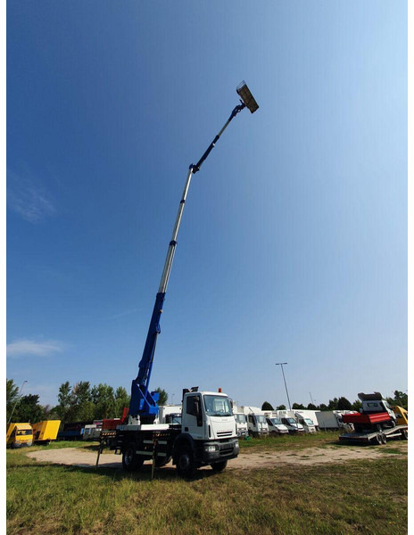 LKW mit Arbeitsbühne Iveco Eurocargo ML 180 E 24 - Bizocchi KJF 320 lifting basket 32 m: das Bild 7 LKW mit Arbeitsbühne Iveco Eurocargo ML 180 E 24 - Bizocchi KJF 320 lifting basket 32 m: das Bild 7