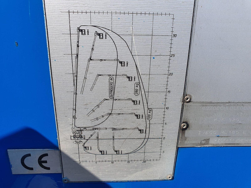 LKW mit Arbeitsbühne Iveco Eurocargo ML 180 E 24 - Bizocchi KJF 320 lifting basket 32 m: das Bild 9 LKW mit Arbeitsbühne Iveco Eurocargo ML 180 E 24 - Bizocchi KJF 320 lifting basket 32 m: das Bild 9