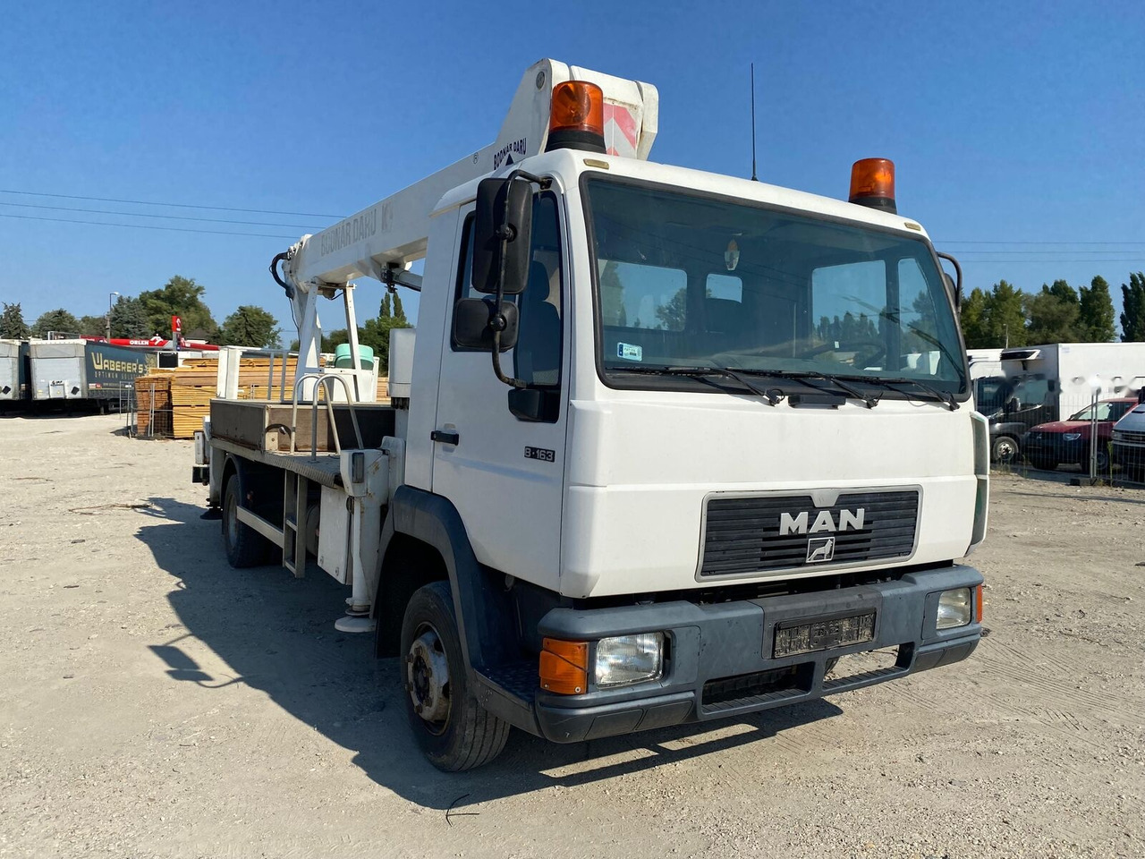 LKW mit Arbeitsbühne MAN 8.163 - Lifting Basket , WUMAG WT 220: das Bild 1