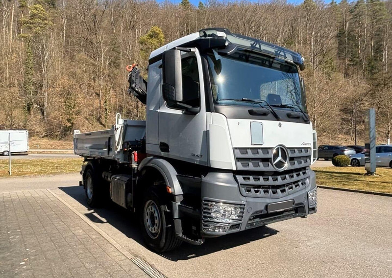 Mercedes-Benz Arocs 1840 - 3 way tipper truck + crane - Kipper, Autokran: das Bild 2 Mercedes-Benz Arocs 1840 - 3 way tipper truck + crane - Kipper, Autokran: das Bild 2