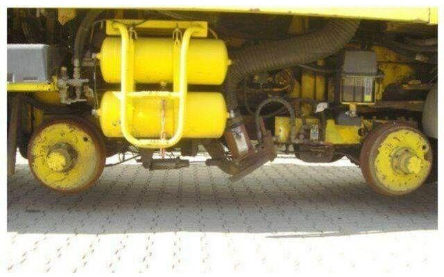 Mercedes-Benz SK 1820 4x2 Schienenreinigungs Kehrmaschine RAIL - Kehrmaschine: das Bild 2 Mercedes-Benz SK 1820 4x2 Schienenreinigungs Kehrmaschine RAIL - Kehrmaschine: das Bild 2