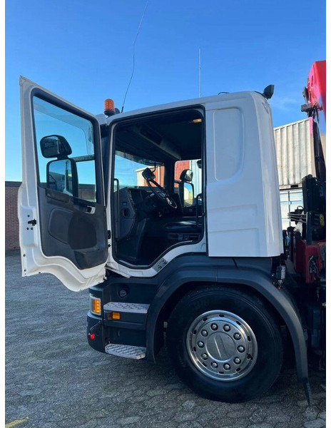 Pritsche LKW, Autokran Scania P450 8x2 Flatbed + Crane HMF 2620-K6: das Bild 12