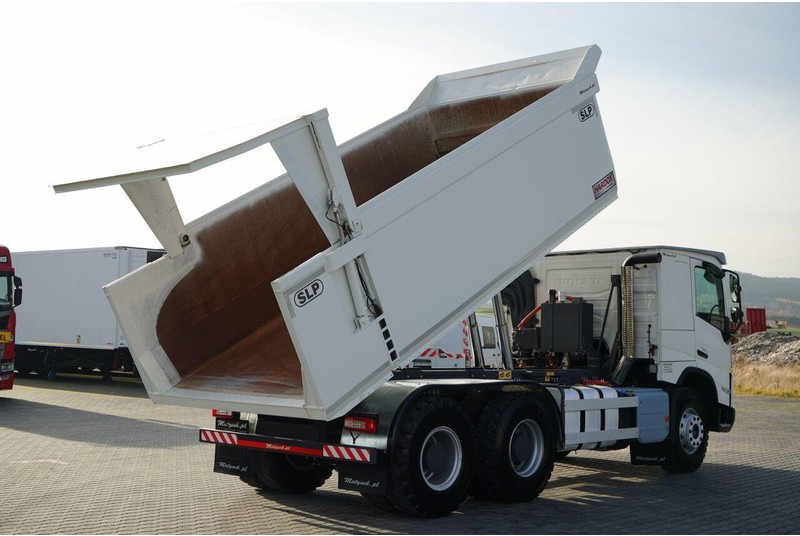 Volvo FMX 550 / 6x4 / WYWROTKA / WOZIDŁO / HARDOX / HYDRAULICZNA KLAPA - Kipper: das Bild 4 Volvo FMX 550 / 6x4 / WYWROTKA / WOZIDŁO / HARDOX / HYDRAULICZNA KLAPA - Kipper: das Bild 4