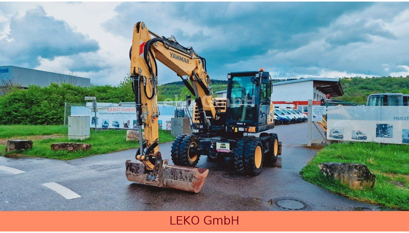 Yanmar B 95W Mit Drei Löffeln und Ein Hammer - Mobilbagger: das Bild 3 Yanmar B 95W Mit Drei Löffeln und Ein Hammer - Mobilbagger: das Bild 3