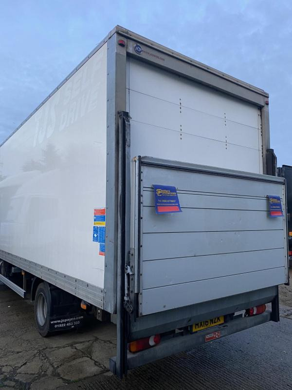 IVECO 75E16 7.5TON 20 ft boxvan with Tail Lift - Koffer LKW: das Bild 4 IVECO 75E16 7.5TON 20 ft boxvan with Tail Lift - Koffer LKW: das Bild 4
