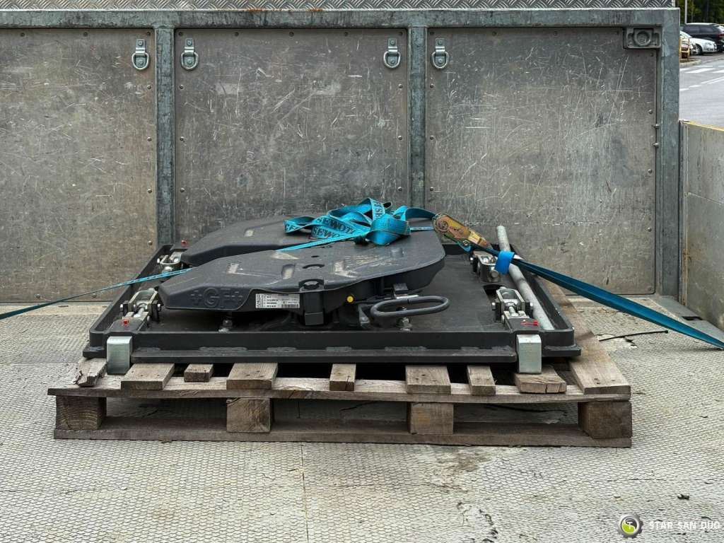 Sattelzugmaschine Volvo  FM 460 6x4x4 HMF 3220 Crane HDS: das Bild 28