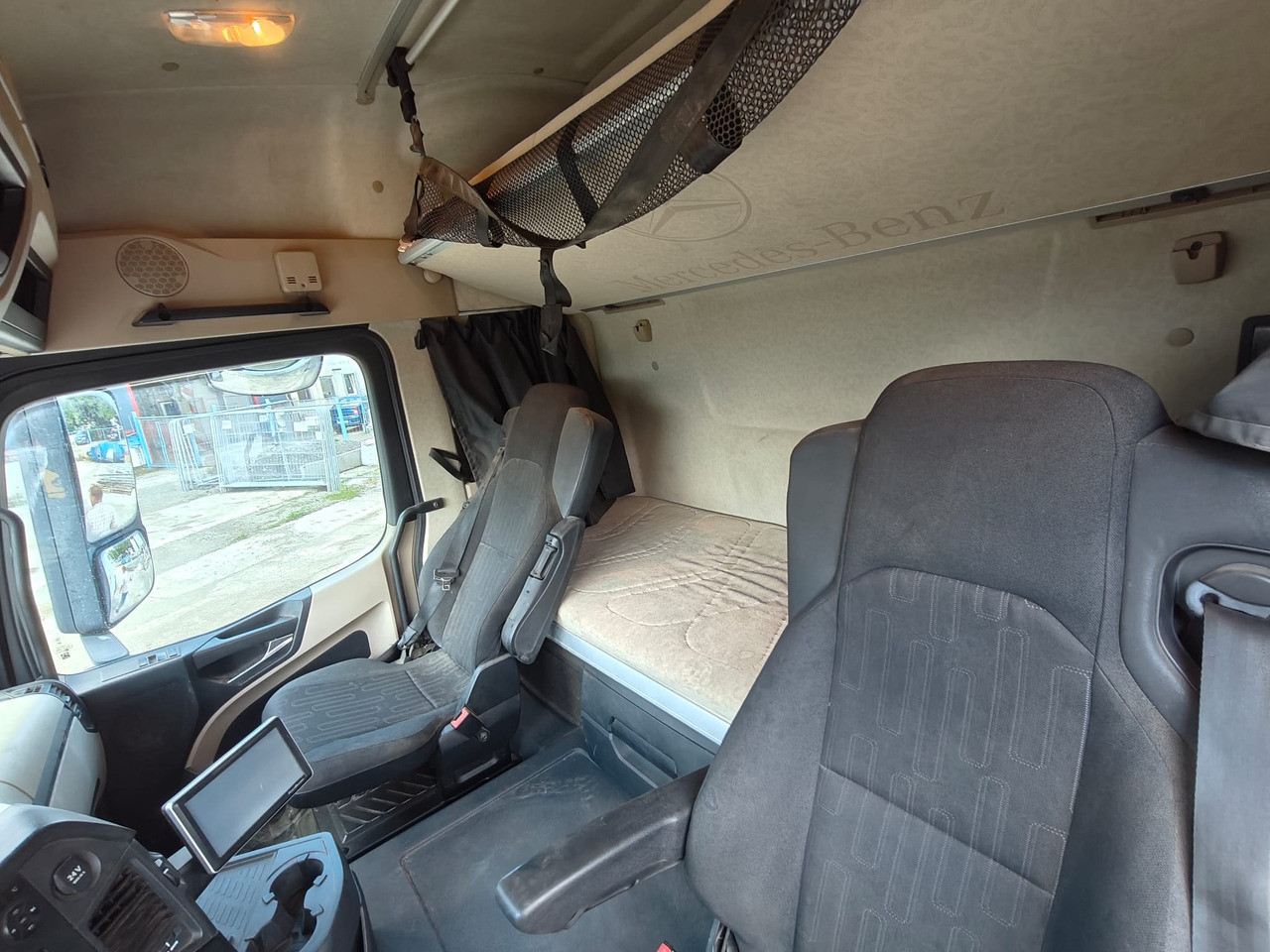 Sattelzugmaschine MERCEDES BENZ ACTROS: das Bild 8