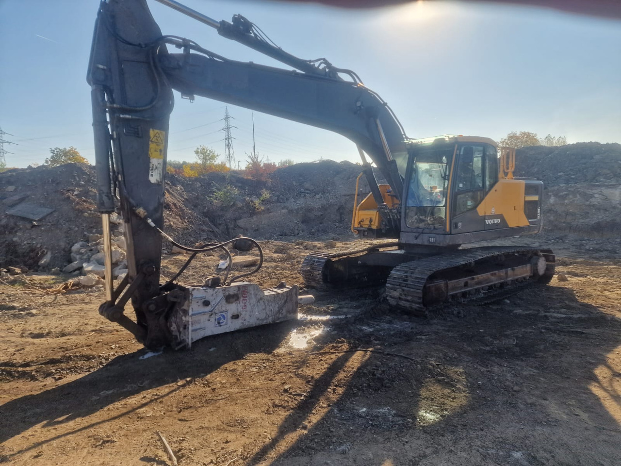 VOLVO EC220 E - Bagger: das Bild 1 VOLVO EC220 E - Bagger: das Bild 1