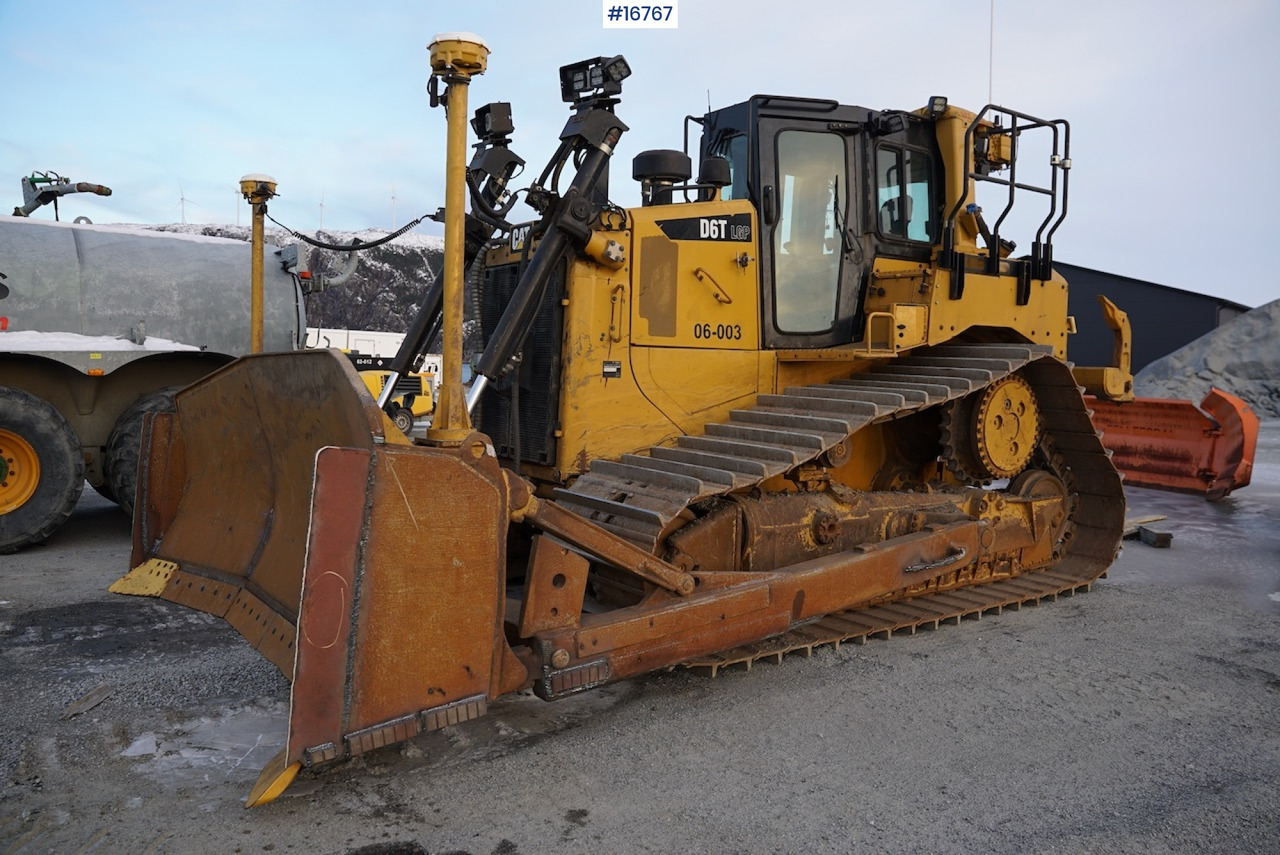 Bulldozer Caterpillar D6: das Bild 1