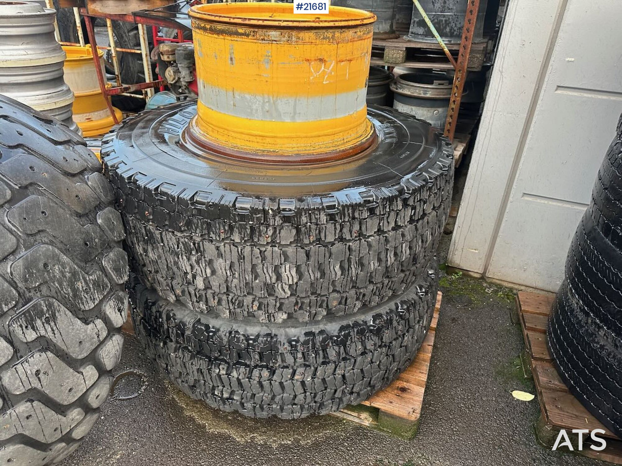 Hilo Dekkene har stått på en Volvo L60E - Felgen und Reifen für Baumaschine: das Bild 1 Hilo Dekkene har stått på en Volvo L60E - Felgen und Reifen für Baumaschine: das Bild 1