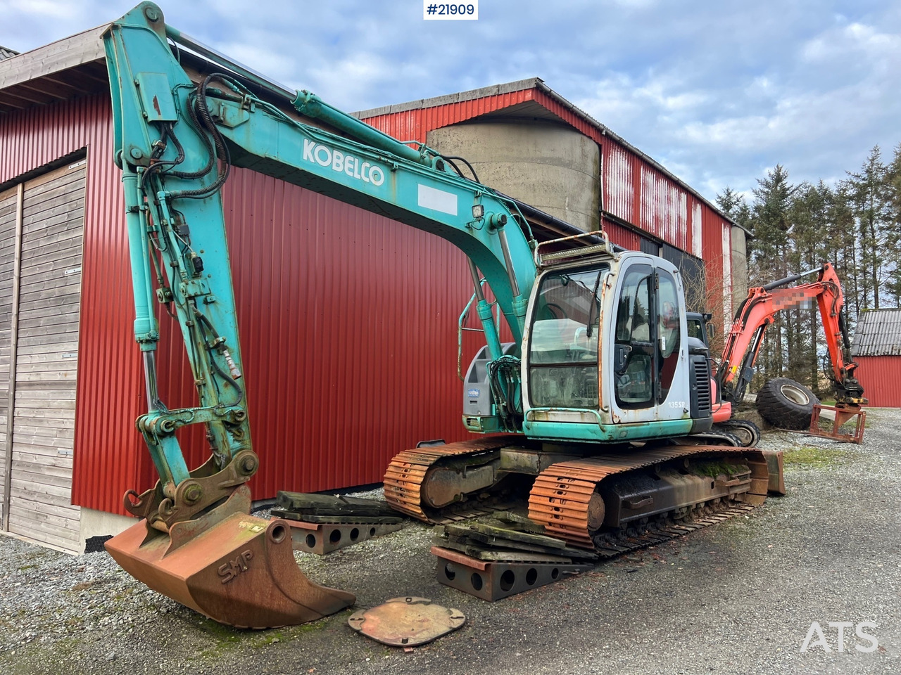 Kobelco sk135SRLC m/ pusseskuffe og graveskuffe - Kettenbagger: das Bild 1 Kobelco sk135SRLC m/ pusseskuffe og graveskuffe - Kettenbagger: das Bild 1