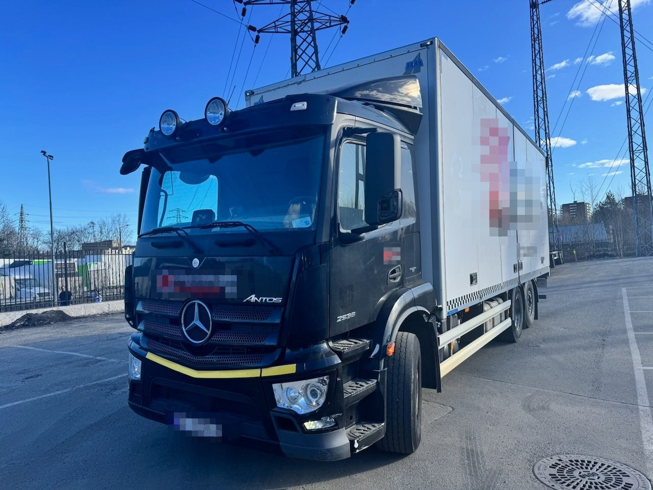 Mercedes Antos - Koffer LKW: das Bild 1 Mercedes Antos - Koffer LKW: das Bild 1