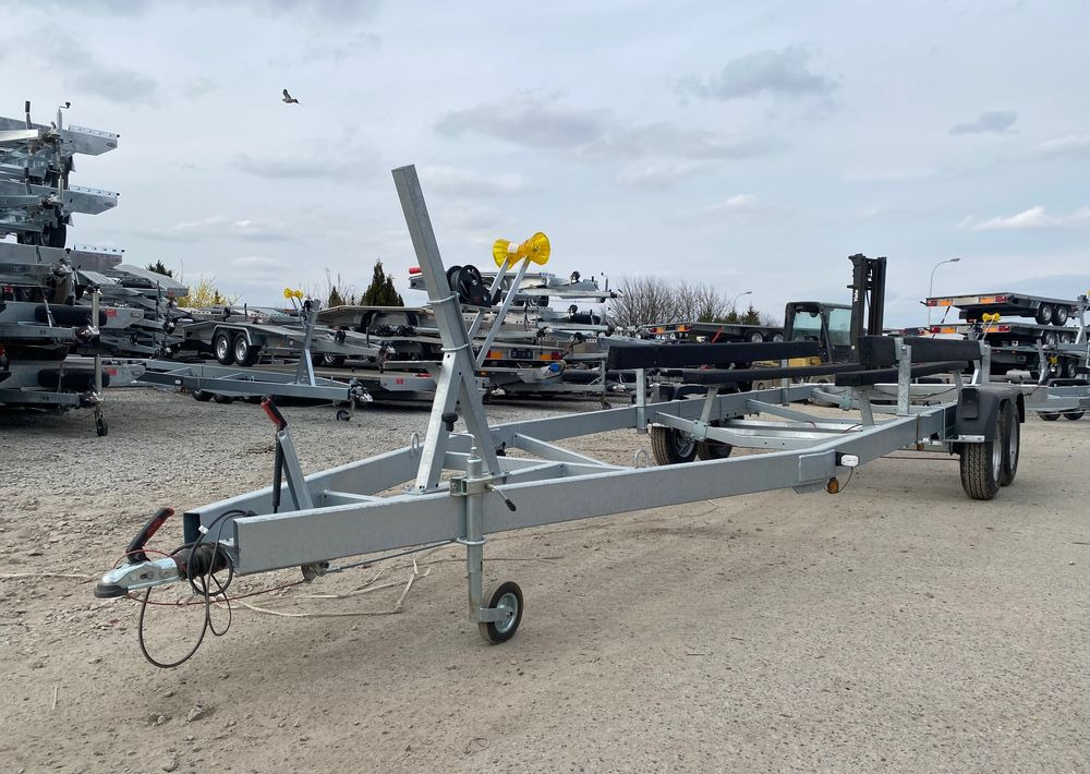 Boro PRZYCZEPA PODŁODZIOWA STYL AMERYKAŃSKI 7,80M - Bootstrailer: das Bild 2 Boro PRZYCZEPA PODŁODZIOWA STYL AMERYKAŃSKI 7,80M - Bootstrailer: das Bild 2