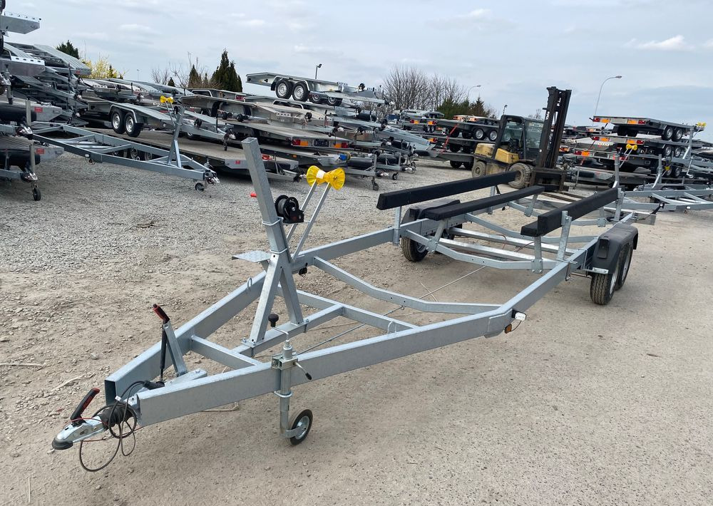 Boro PRZYCZEPA PODŁODZIOWA STYL AMERYKAŃSKI 7,80M - Bootstrailer: das Bild 1 Boro PRZYCZEPA PODŁODZIOWA STYL AMERYKAŃSKI 7,80M - Bootstrailer: das Bild 1