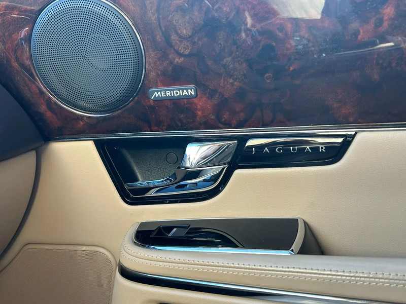 Limousine Jaguar XJ 3.0 V6D 275 PK /AUTOM / PANO DAK / VOL LEDER / MERIDAN / EXPORT PRICE: das Bild 9