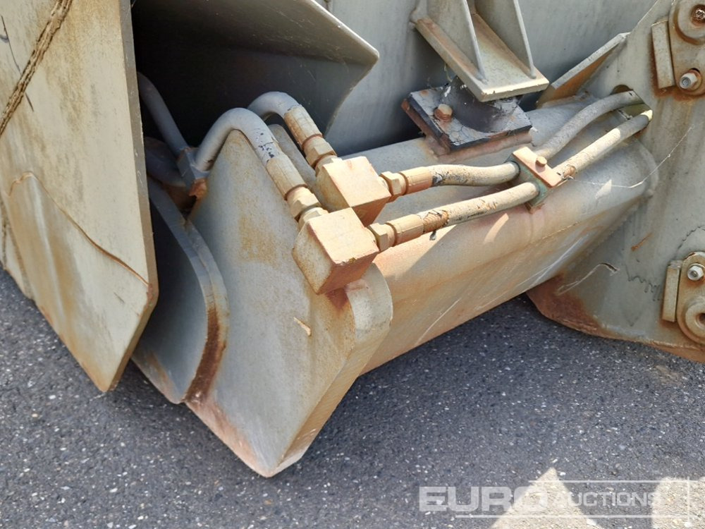 Schaufel 112" High Tip Front Loading Bucket to suit Wheeled Loader: das Bild 6