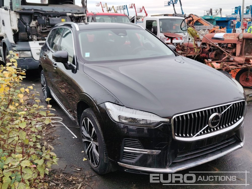 2020 Volvo XC60 T6 AWD Recharge Hybrid Automatic, Leather Seats, Reverse Camera, A/C, Electric Summer Roof (Water Damaged Engine) - PKW: das Bild 4 2020 Volvo XC60 T6 AWD Recharge Hybrid Automatic, Leather Seats, Reverse Camera, A/C, Electric Summer Roof (Water Damaged Engine) - PKW: das Bild 4