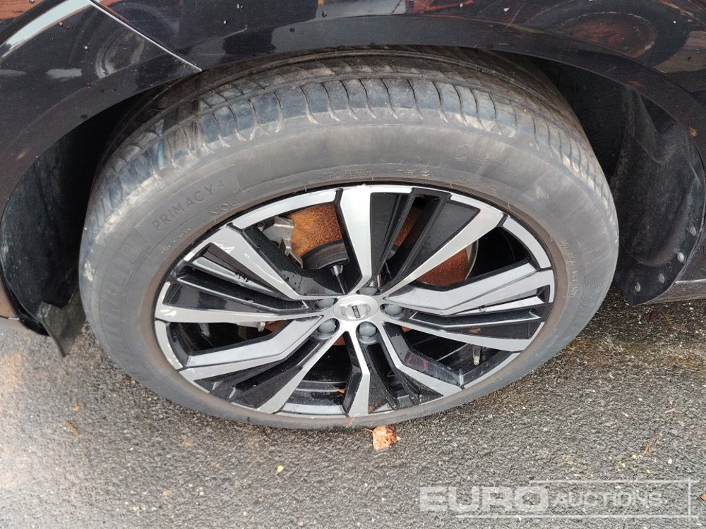 2020 Volvo XC60 T6 AWD Recharge Hybrid Automatic, Leather Seats, Reverse Camera, A/C, Electric Summer Roof (Water Damaged Engine) - PKW: das Bild 5 2020 Volvo XC60 T6 AWD Recharge Hybrid Automatic, Leather Seats, Reverse Camera, A/C, Electric Summer Roof (Water Damaged Engine) - PKW: das Bild 5