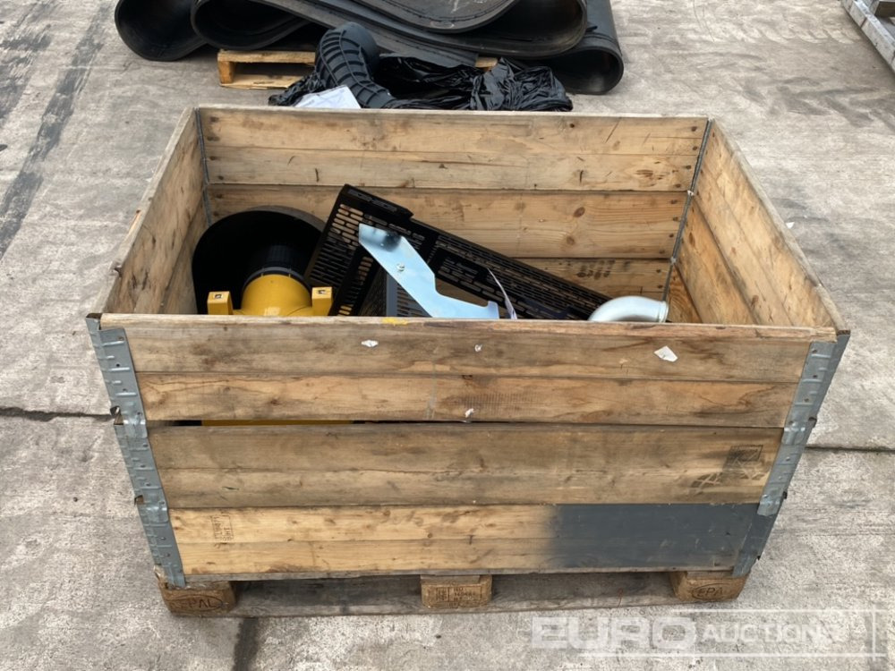 Pallet of Filter Housing, Pipe Work, Radiator to suit CAT (2 of) - Ersatzteile für Baumaschine: das Bild 3 Pallet of Filter Housing, Pipe Work, Radiator to suit CAT (2 of) - Ersatzteile für Baumaschine: das Bild 3