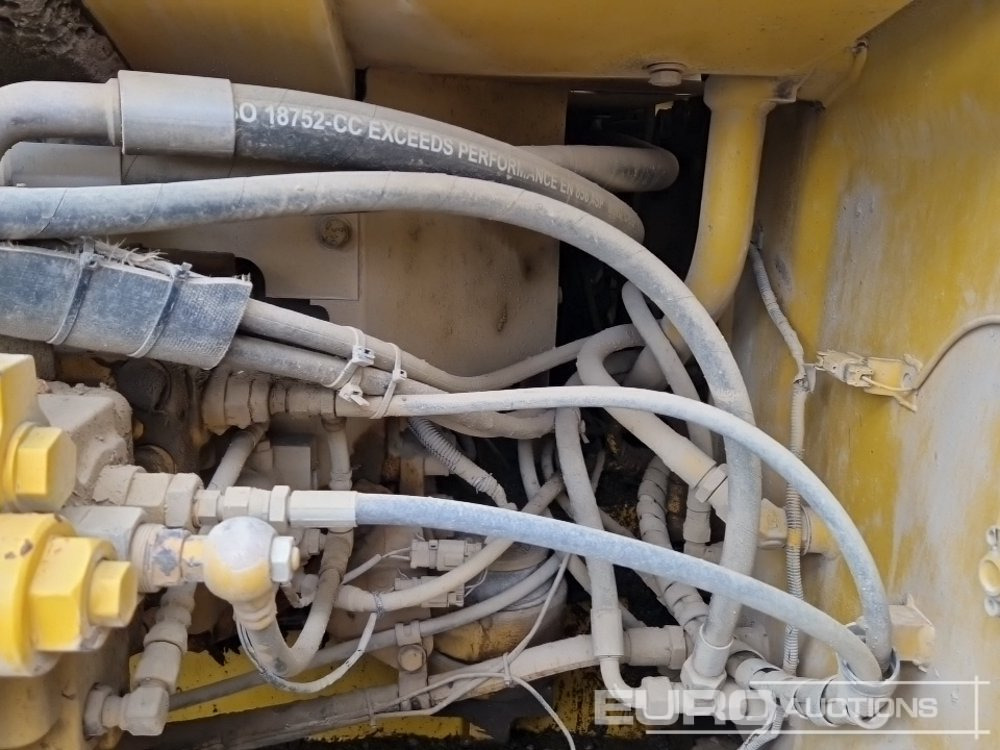 Kettenbagger Komatsu PC240NLC-6K: das Bild 36
