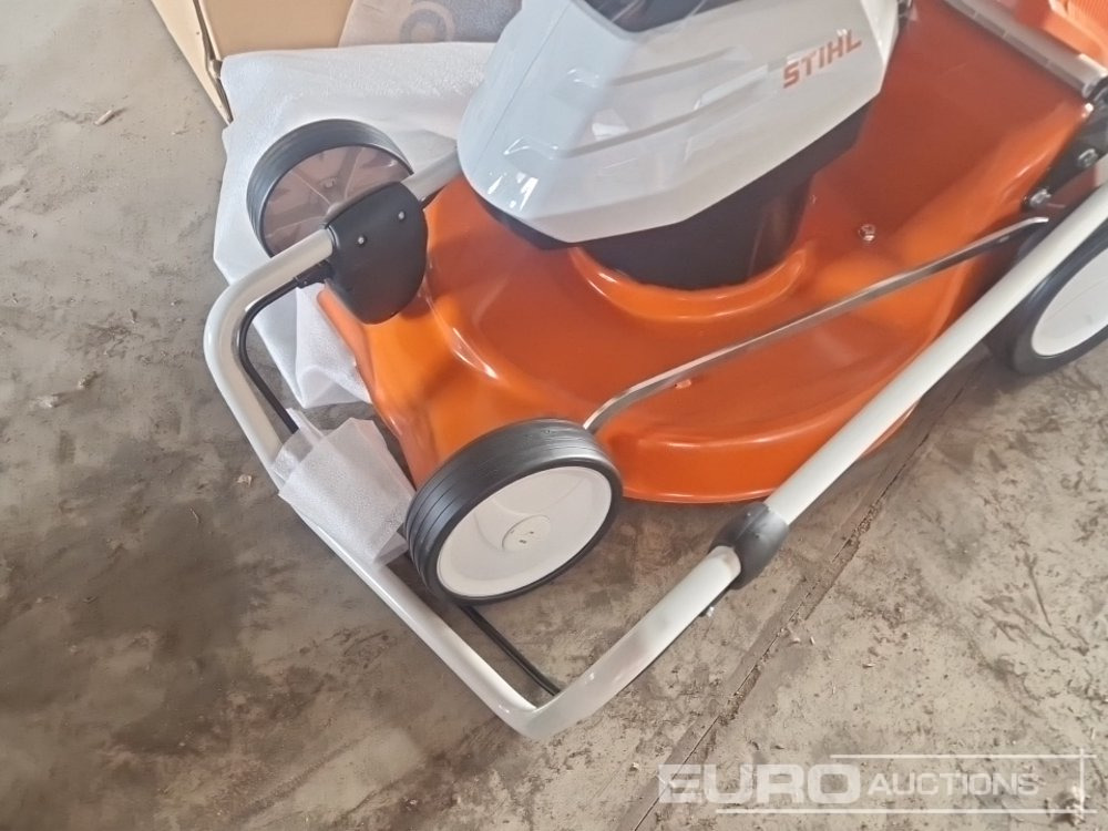 Stihl Walk Behind Electric Lawnmower (No Battery) - Baugeräte: das Bild 4 Stihl Walk Behind Electric Lawnmower (No Battery) - Baugeräte: das Bild 4