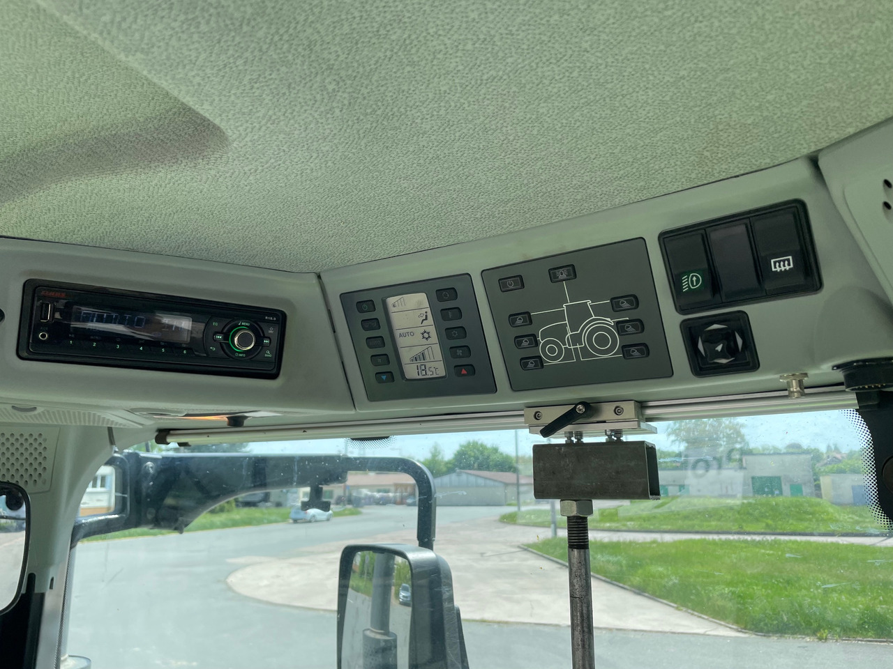 Claas Arion 660 C-matic - Traktor: das Bild 2 Claas Arion 660 C-matic - Traktor: das Bild 2