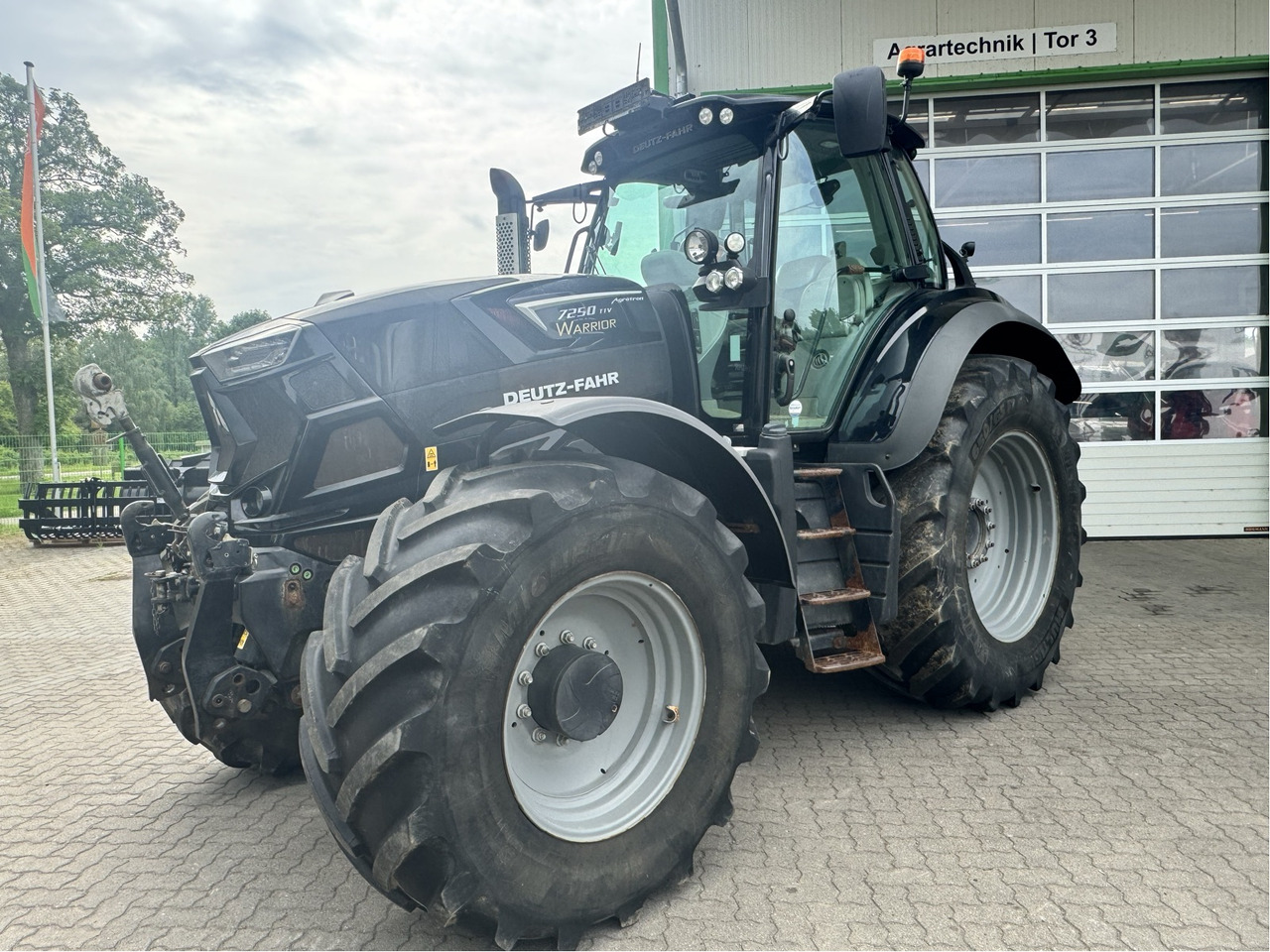 Deutz-Fahr Agrotron 7250 TTV - Traktor: das Bild 1 Deutz-Fahr Agrotron 7250 TTV - Traktor: das Bild 1