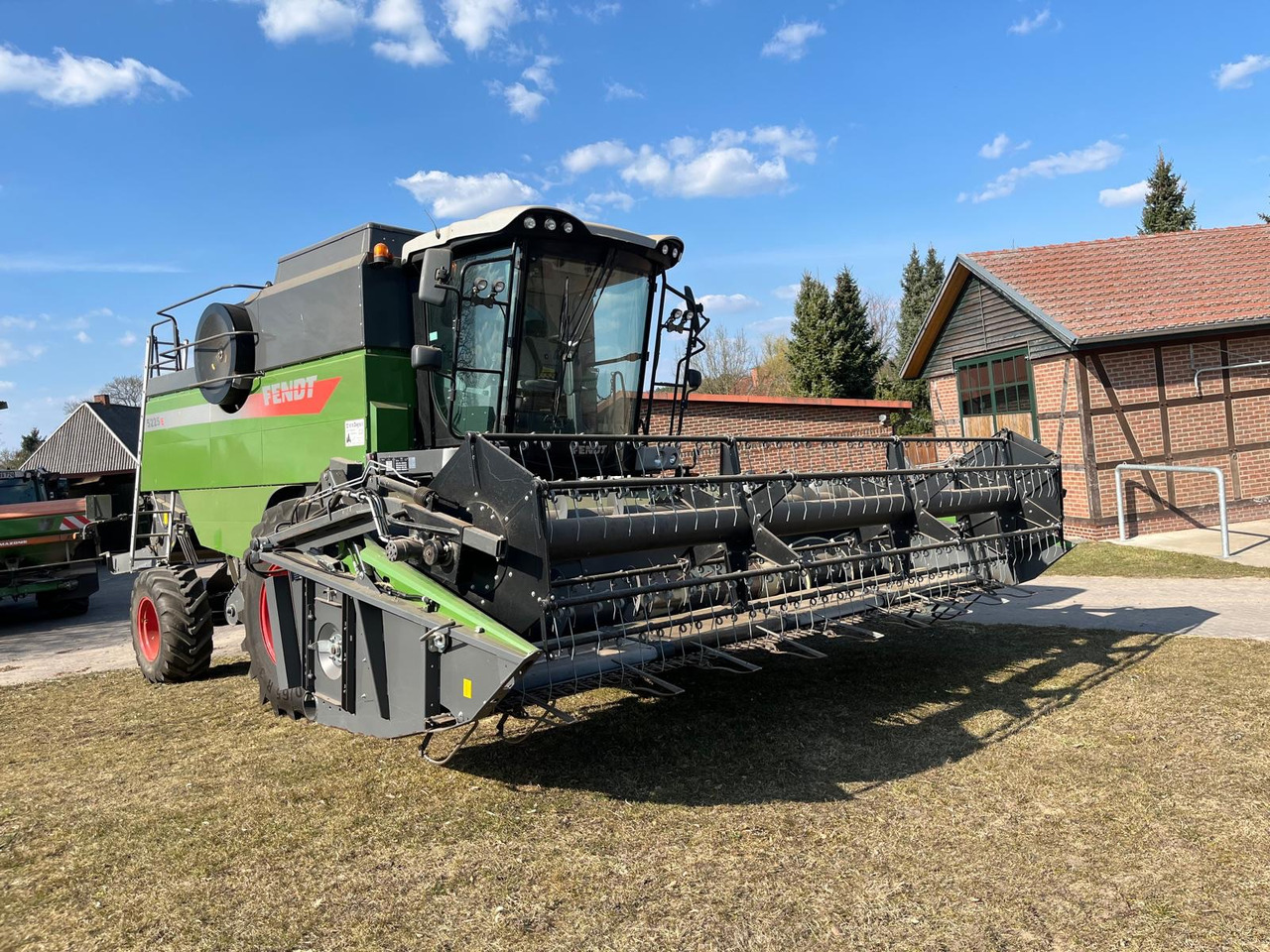 Fendt 5225 E 5,50m PowerFlow Schneiwerk - Mähdrescher: das Bild 1 Fendt 5225 E 5,50m PowerFlow Schneiwerk - Mähdrescher: das Bild 1