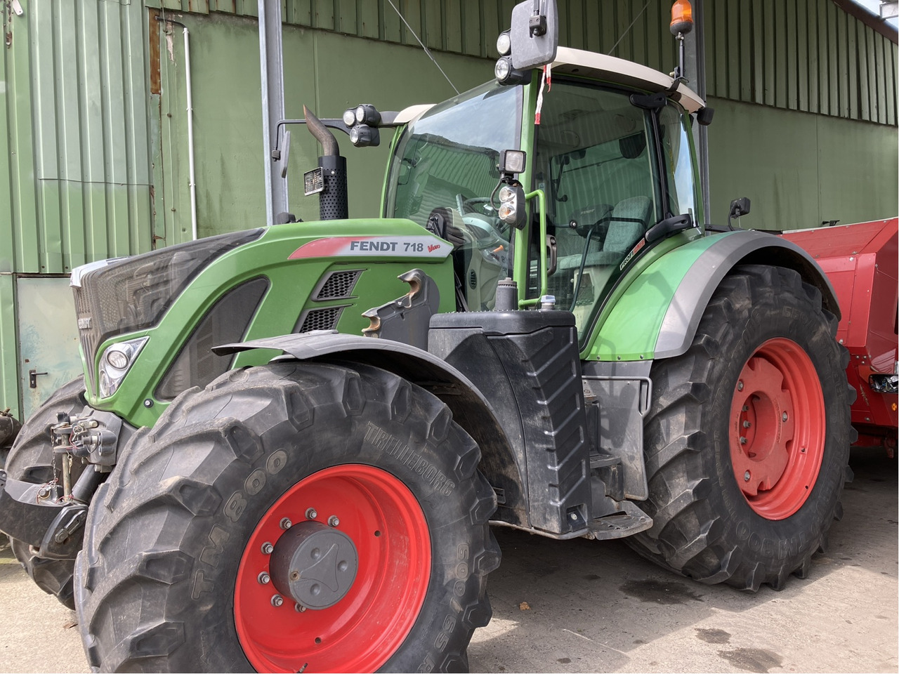 Fendt 718 Vario Profi Plus - Traktor: das Bild 1 Fendt 718 Vario Profi Plus - Traktor: das Bild 1
