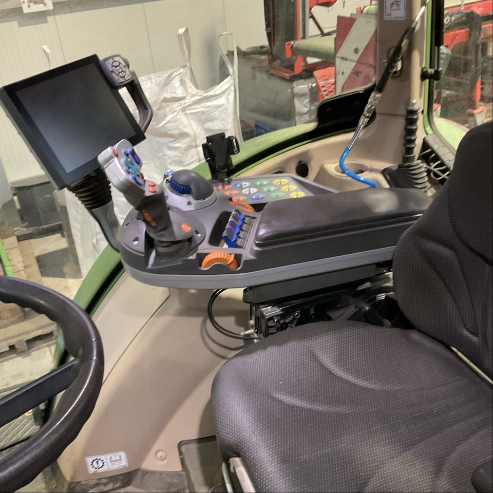 Fendt 718 Vario S4 ProfiPlus - Traktor: das Bild 2 Fendt 718 Vario S4 ProfiPlus - Traktor: das Bild 2