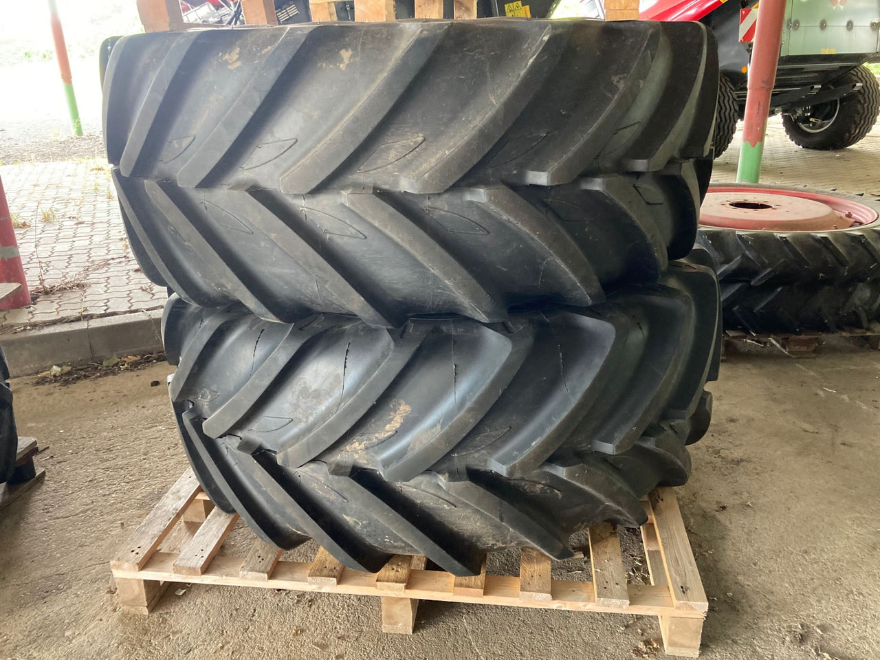 Fendt VF520/60R28 VF650/60R38 - Felgen und Reifen: das Bild 3 Fendt VF520/60R28 VF650/60R38 - Felgen und Reifen: das Bild 3