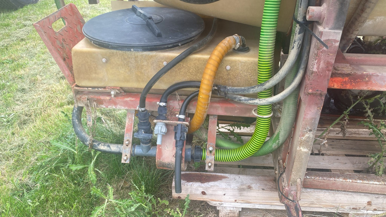 Jacoby Jacoby Eurosuper 1500l - Anbauspritze: das Bild 4 Jacoby Jacoby Eurosuper 1500l - Anbauspritze: das Bild 4