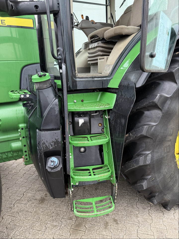 Traktor John Deere 8320 R: das Bild 11