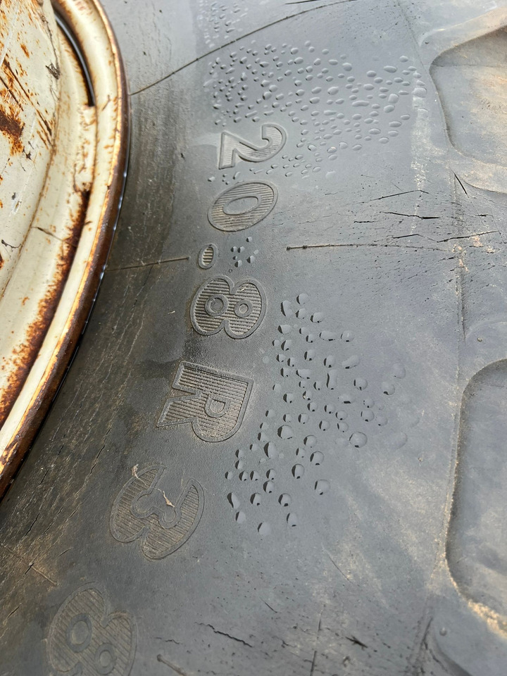 Kleber Zwillinge 20.8 R38 - Felgen und Reifen: das Bild 5 Kleber Zwillinge 20.8 R38 - Felgen und Reifen: das Bild 5